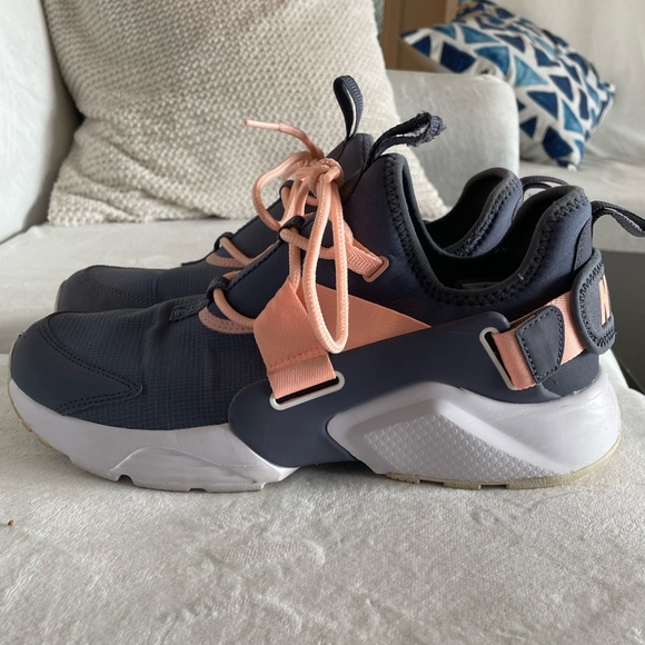NIKE HUARACHE WOMENS 9 - Picture 1 of 4